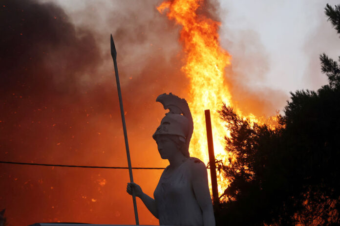 upload-2021-08-04T044913Z_1721620525_RC2UXO9KQAGX_RTRMADP_3_EUROPE-WEATHER-GREECE-WILDFIRES-pic_32ratio_900x600-900x600-78858